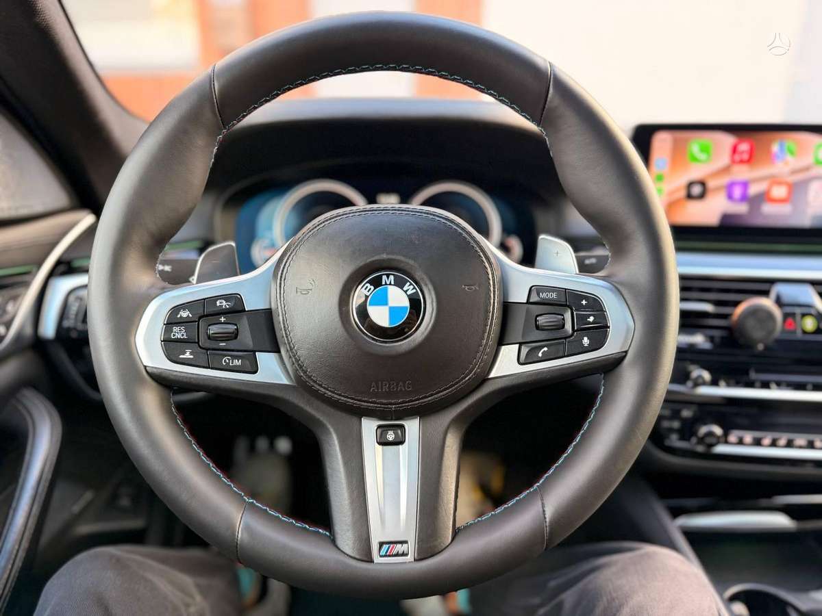 BMW M550, Седан