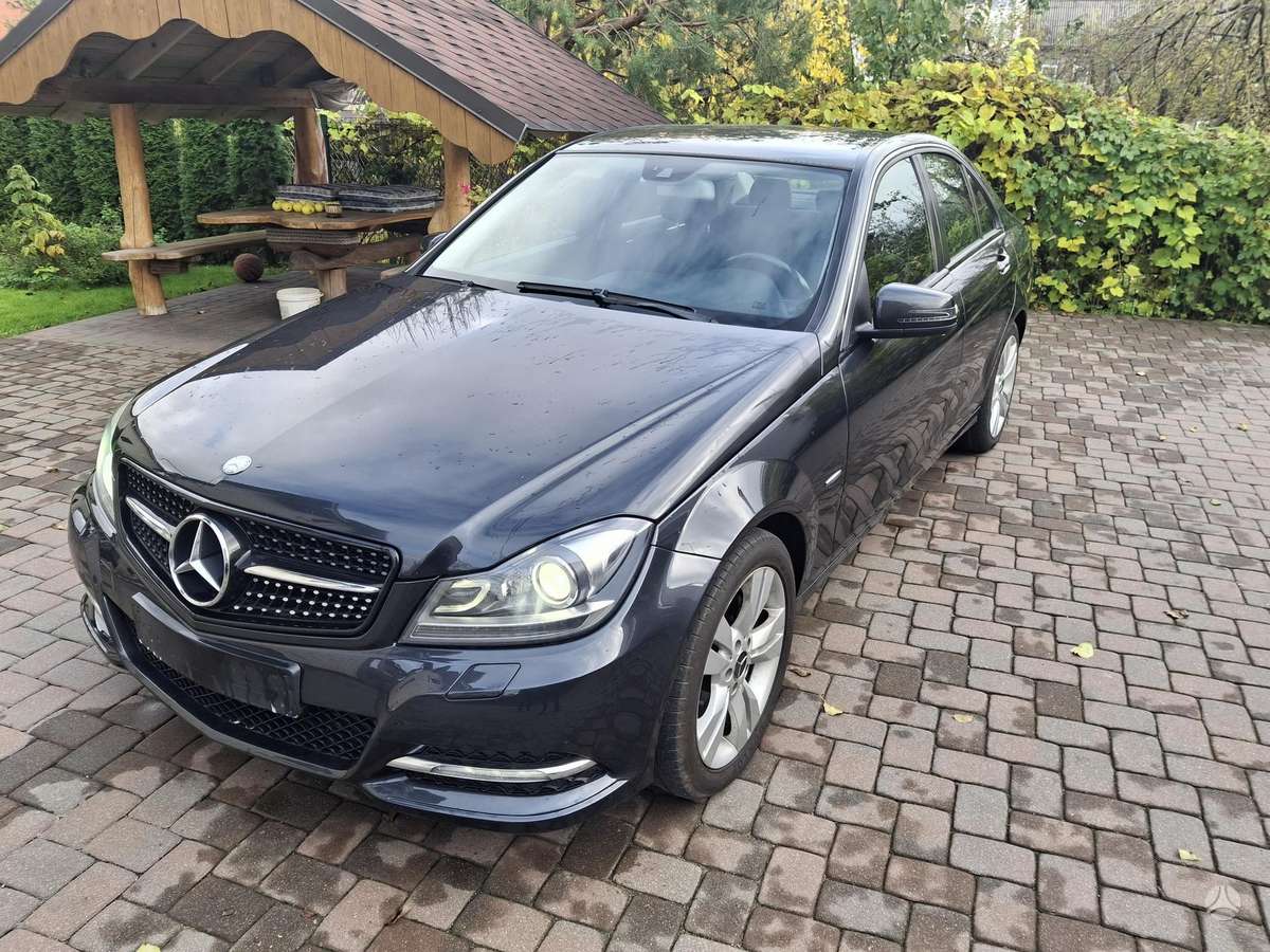 Mercedes-Benz C220