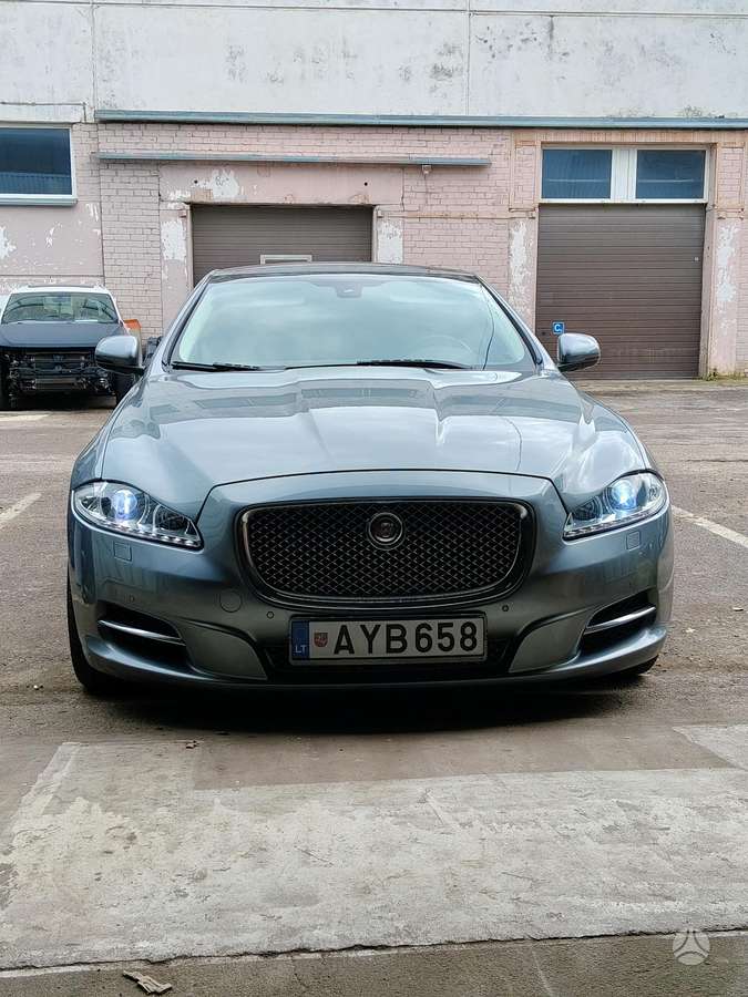 Jaguar XJ
