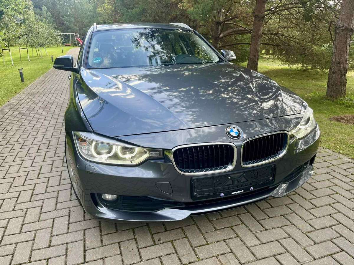 BMW 320, universalas