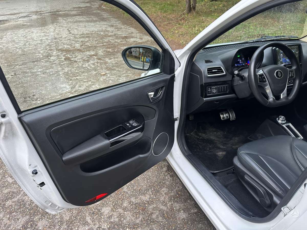 Zhidou D2S, hatchback