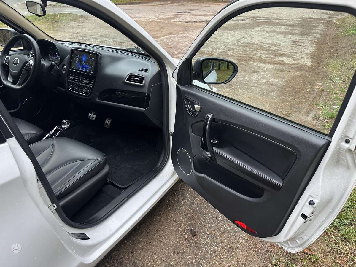 Zhidou D2S, hatchback