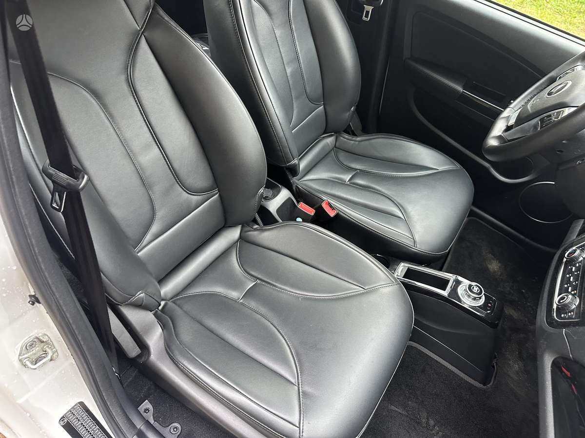 Zhidou D2S, hatchback