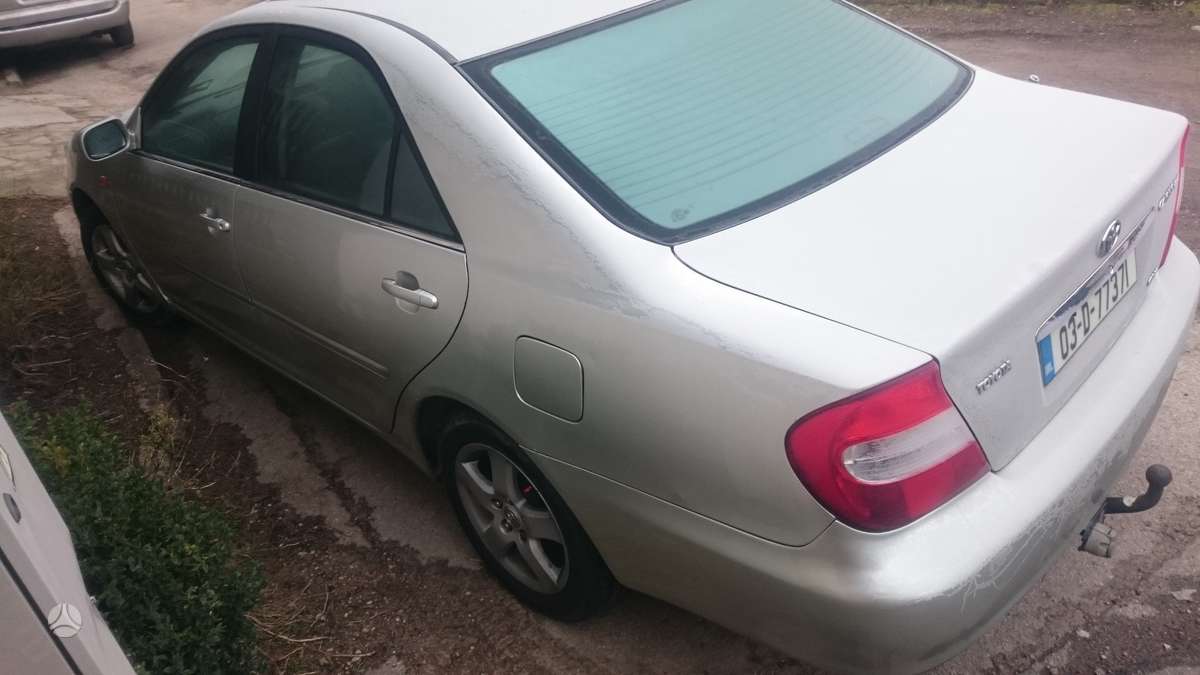 Toyota Camry dalimis