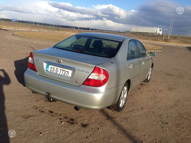 Toyota Camry dalimis