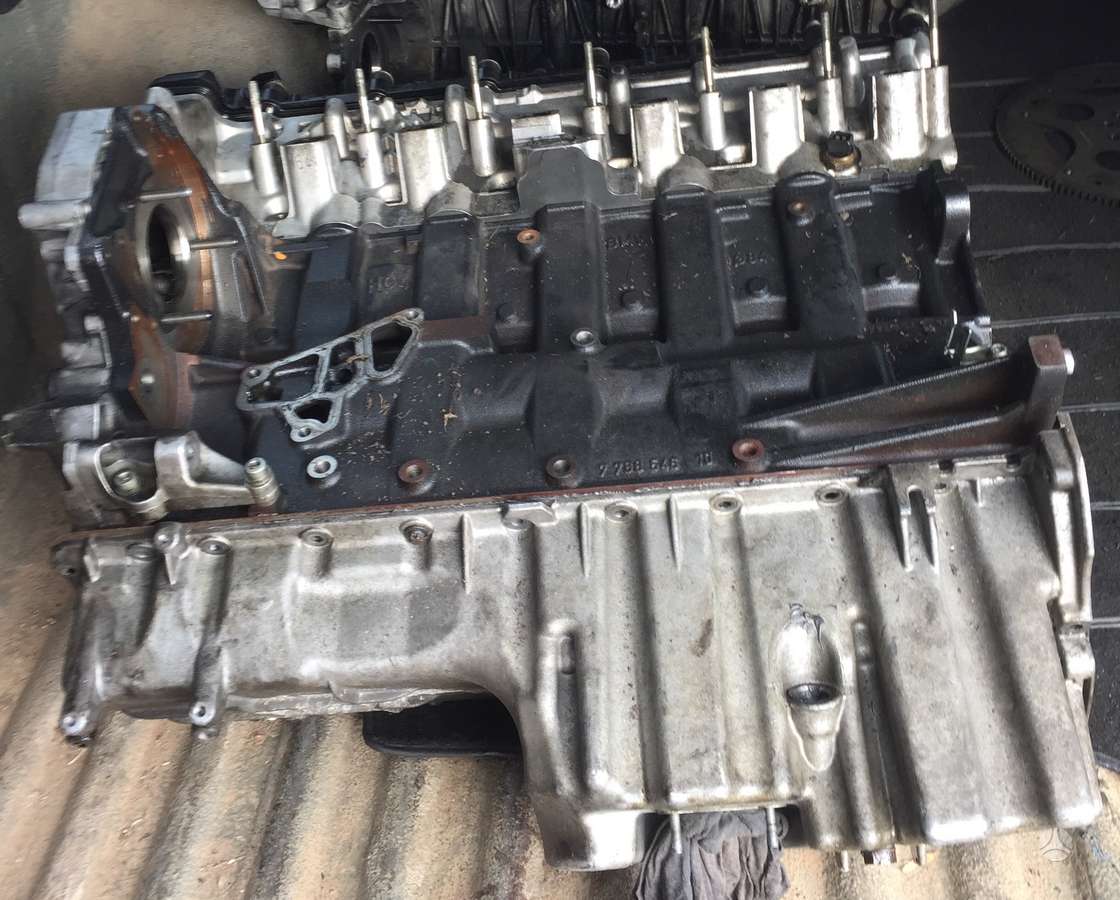 BMW 530 variklio detalės