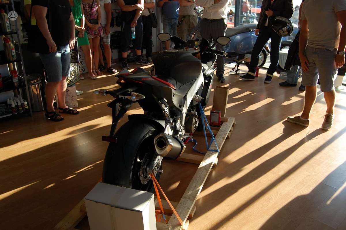 Aprilia RSV 1100cc, superbikes