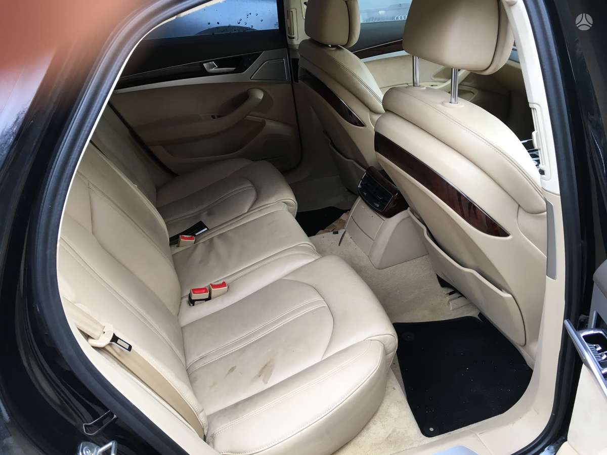 Audi A8 dalimis