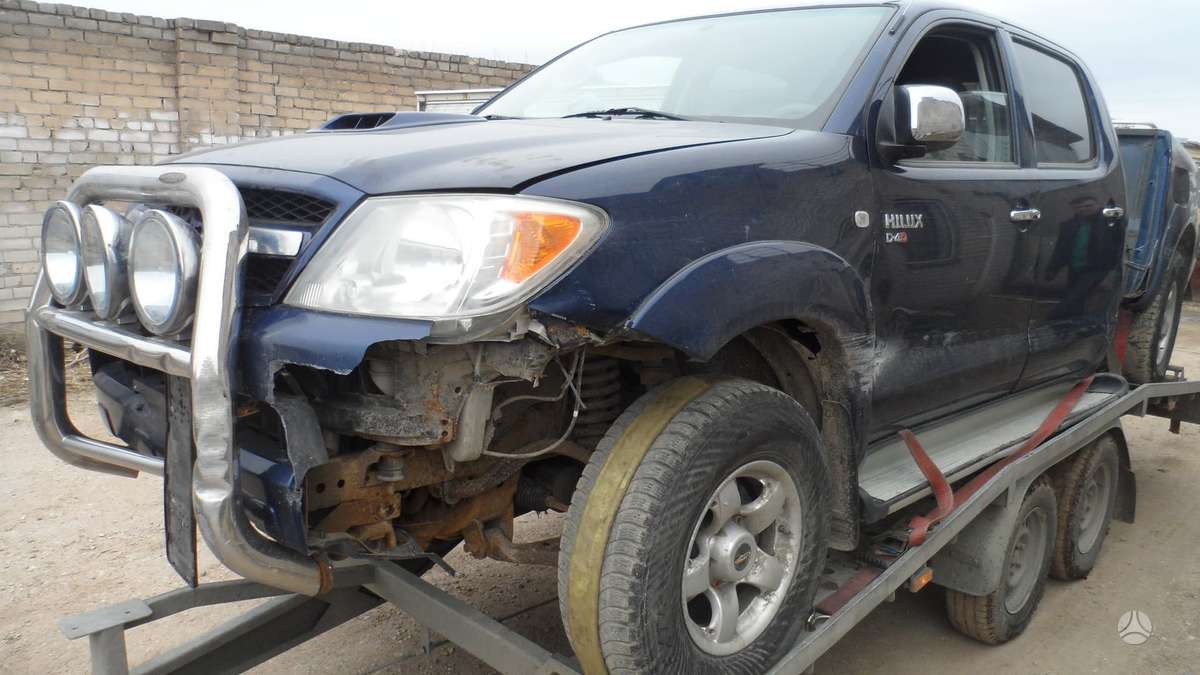Toyota Hilux rezerves daļās. Turime daug detaliu hillux