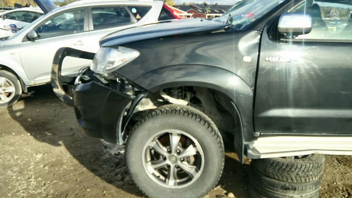 Toyota Hilux rezerves daļās. Turime daug detaliu hillux