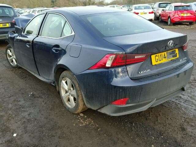 Lexus IS klasė dalimis