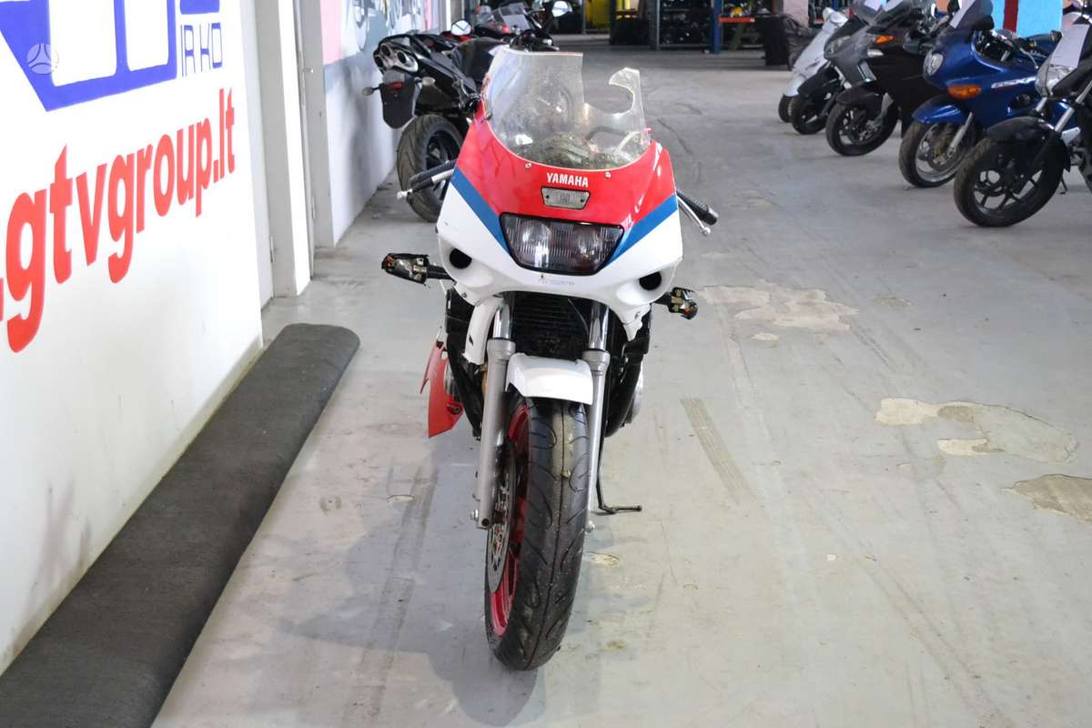 Yamaha FZR, superbikes