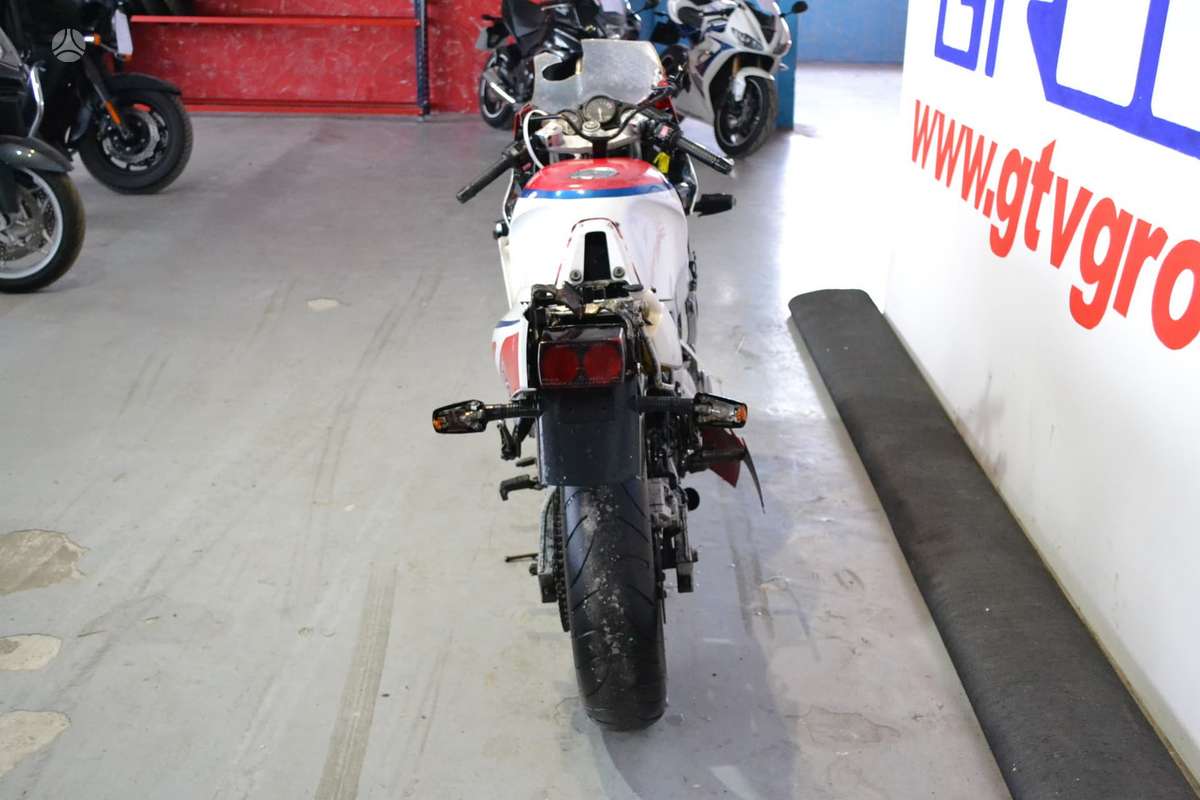 Yamaha FZR, superbikes
