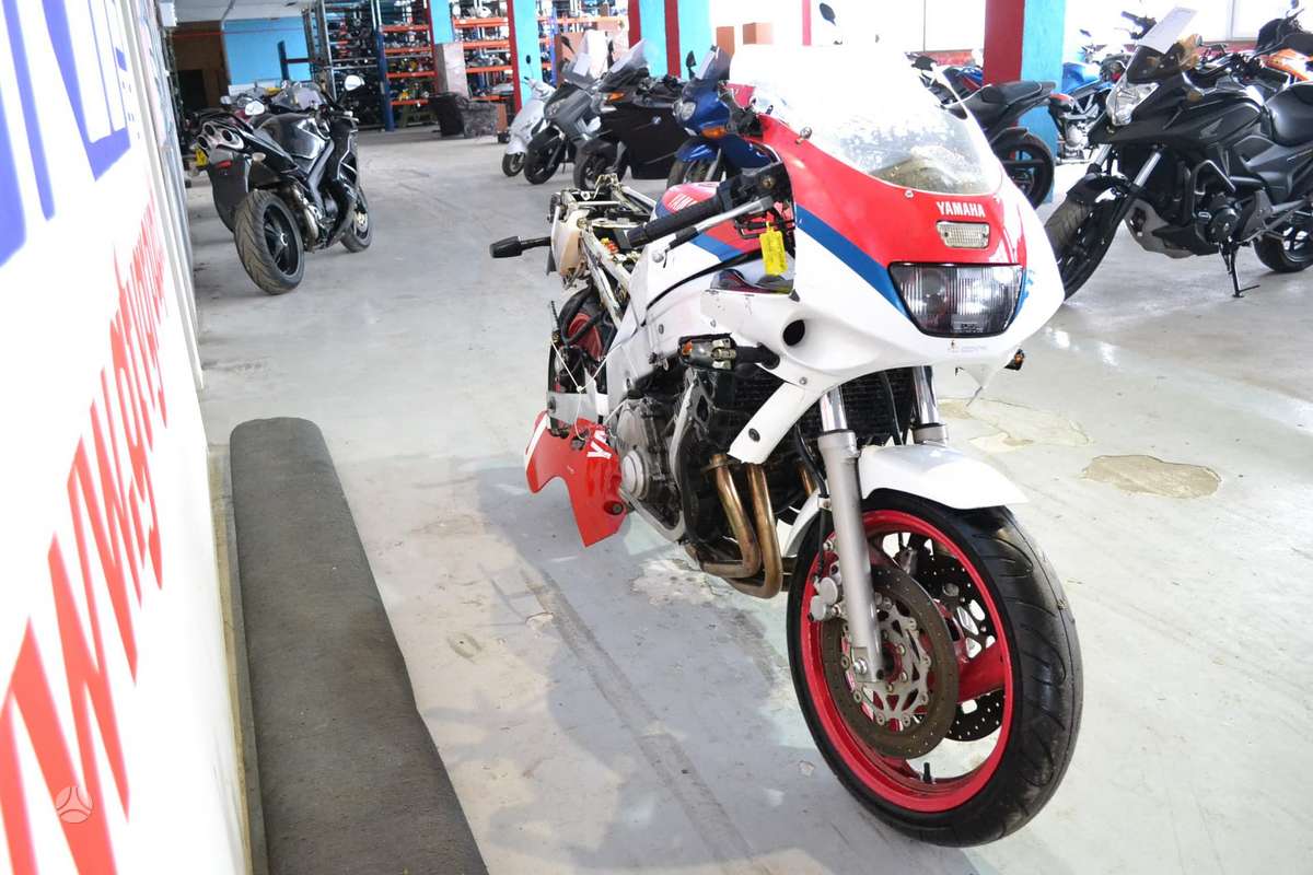 Yamaha FZR, superbikes