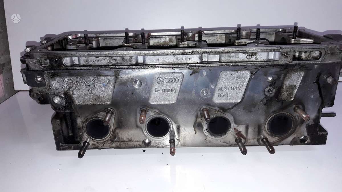 Volkswagen Golf variklio detalės