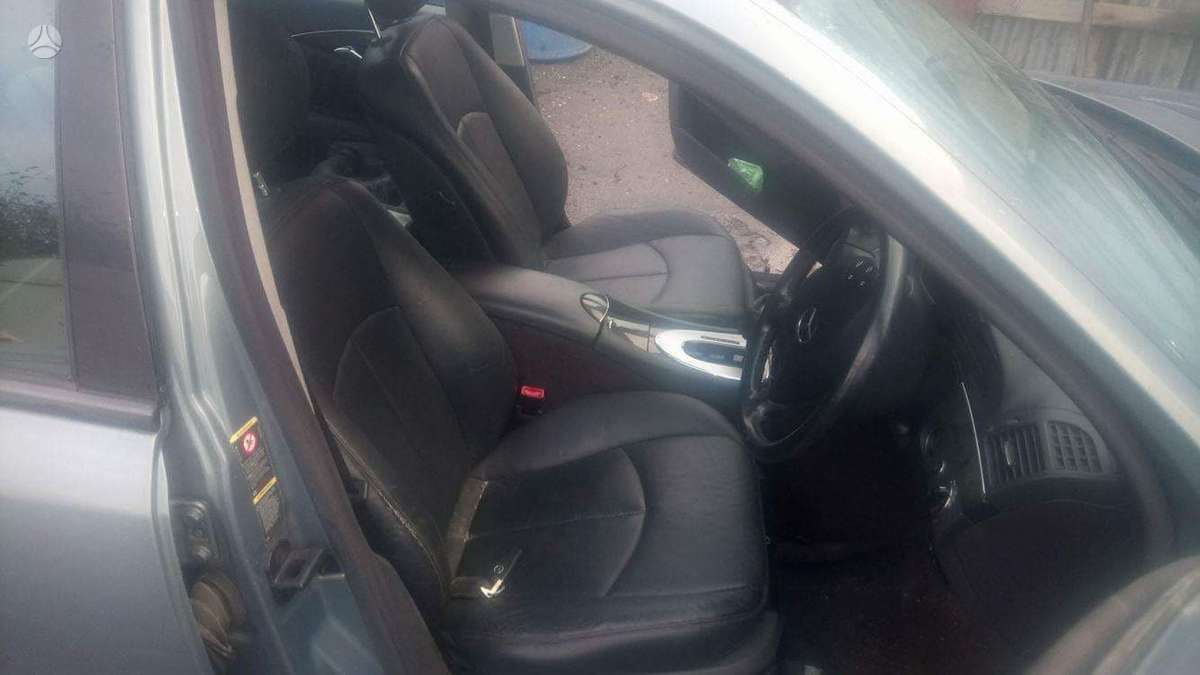 Mercedes-Benz E220 for parts