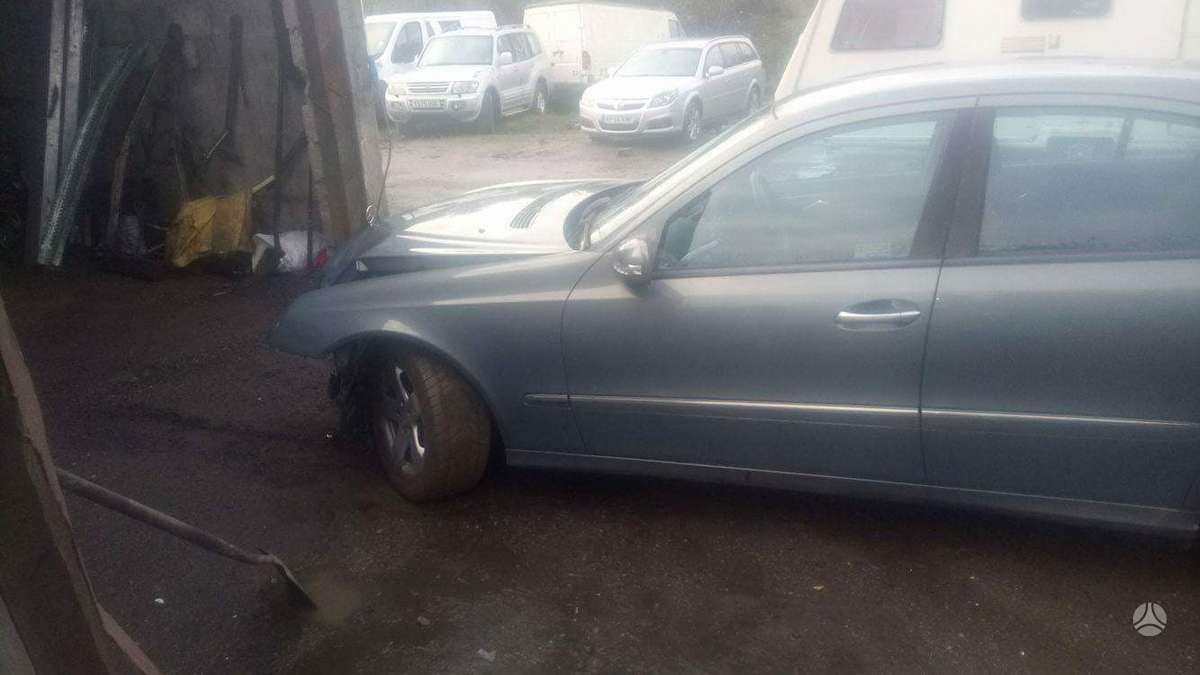 Mercedes-Benz E220 for parts