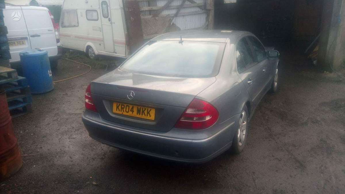 Mercedes-Benz E220 for parts