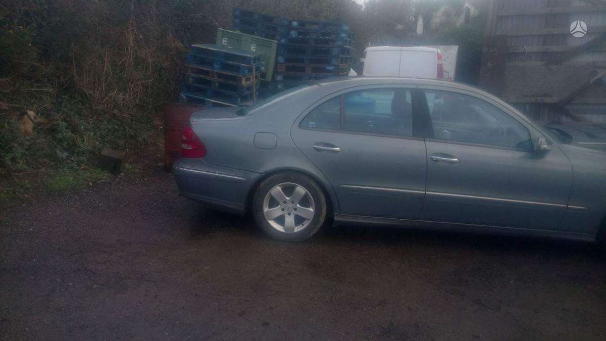 Mercedes-Benz E220 for parts