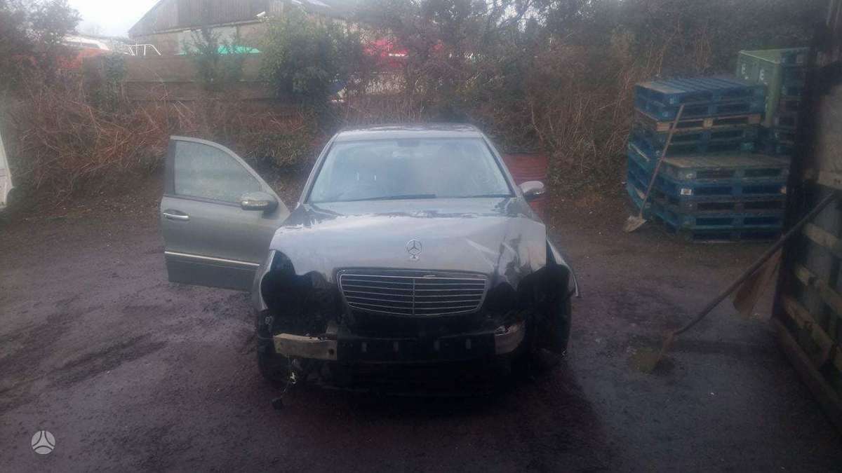 Mercedes-Benz E220 for parts