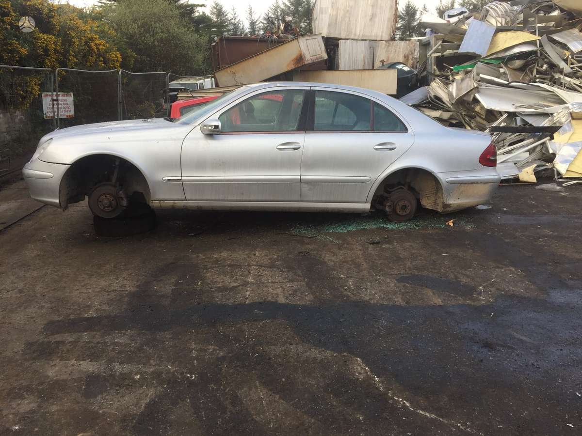 Mercedes-Benz E220 for parts