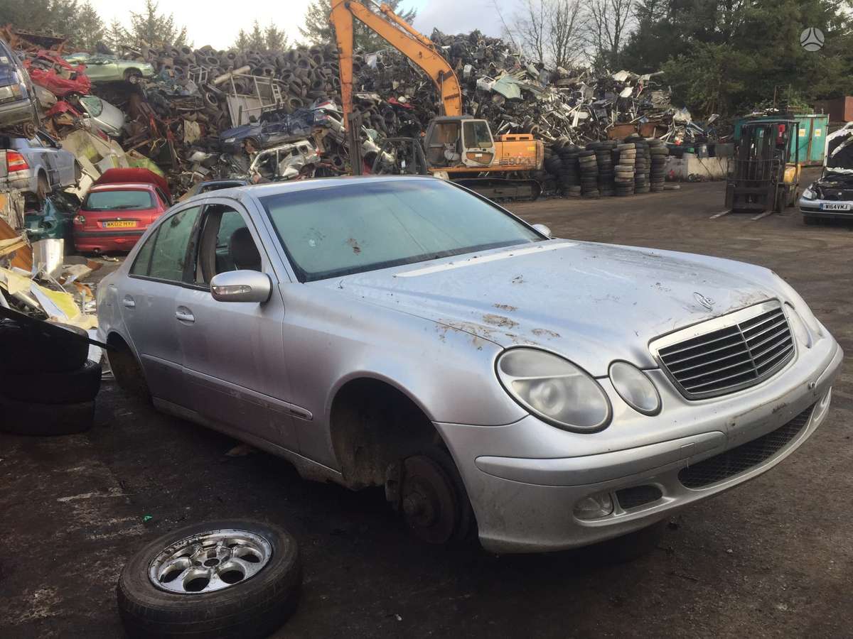 Mercedes-Benz E220 for parts
