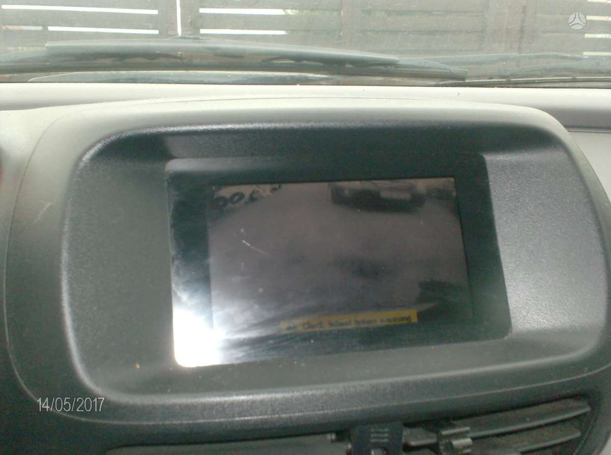 Nissan Almera Tino Dalimis