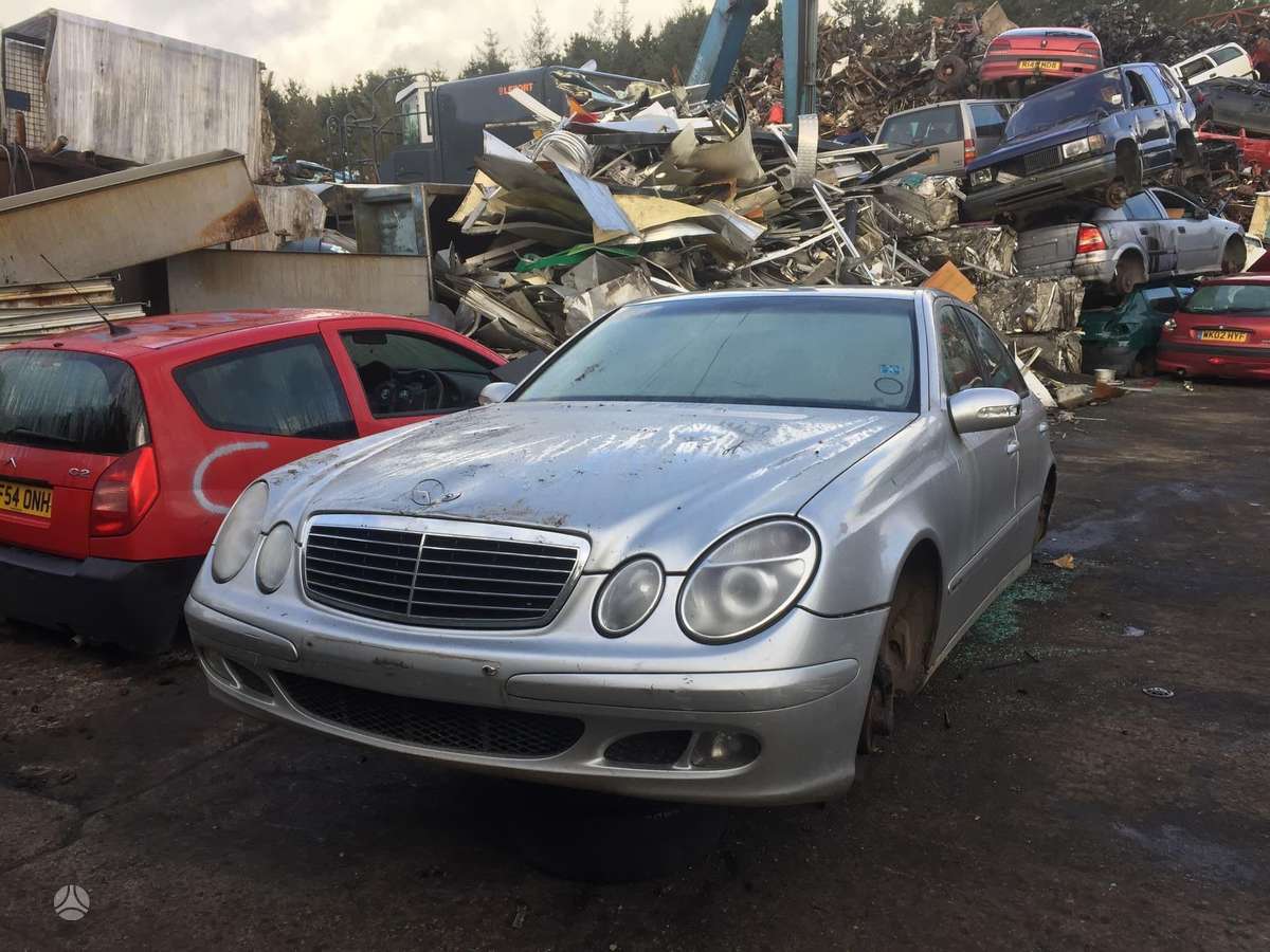Mercedes-Benz E220 for parts