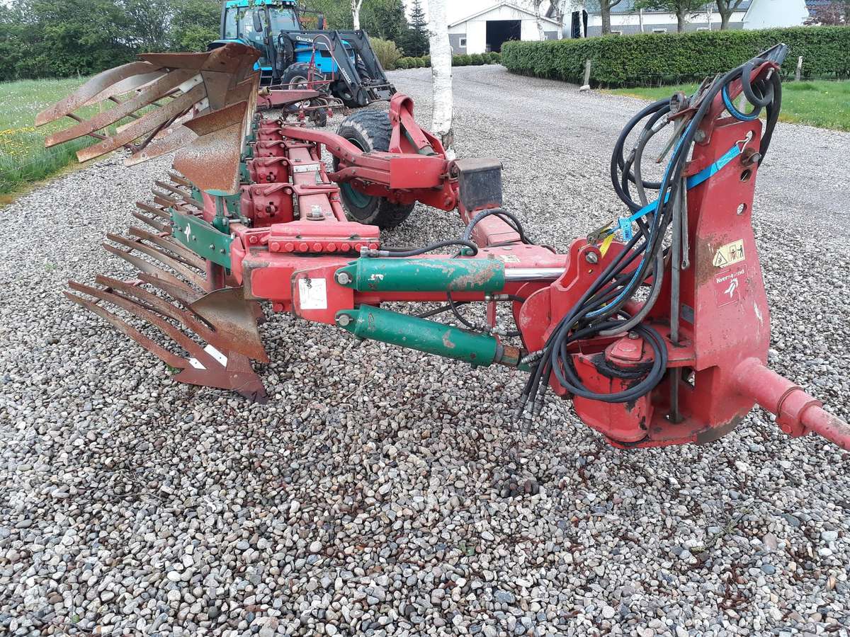 Kverneland PG 100, ploughs