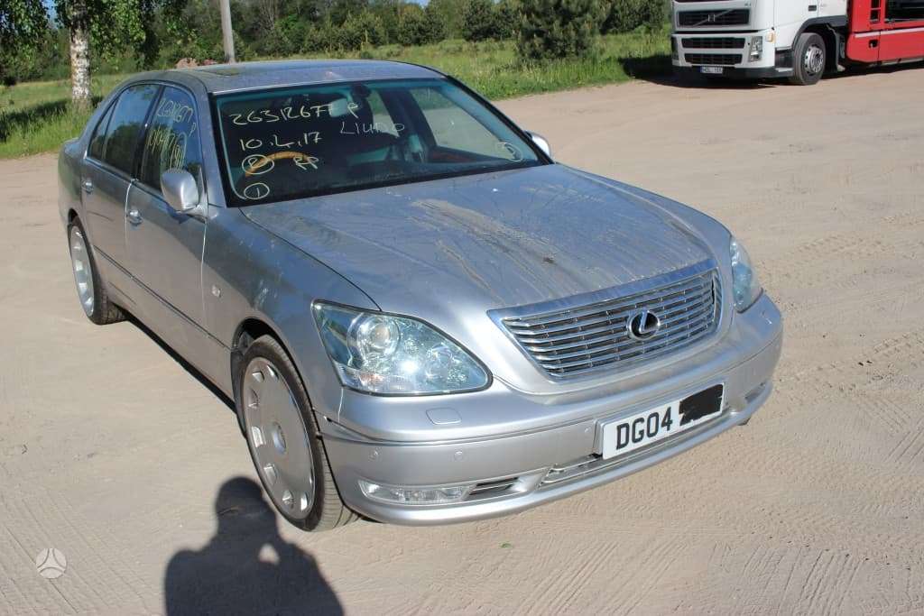 Lexus LS 430 dalimis