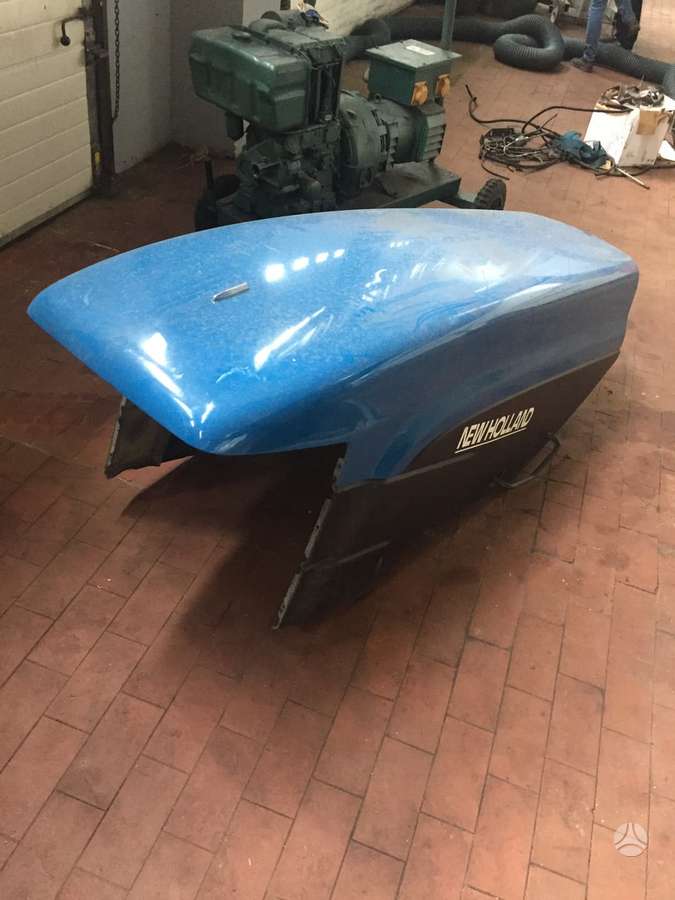 New Holland 8560