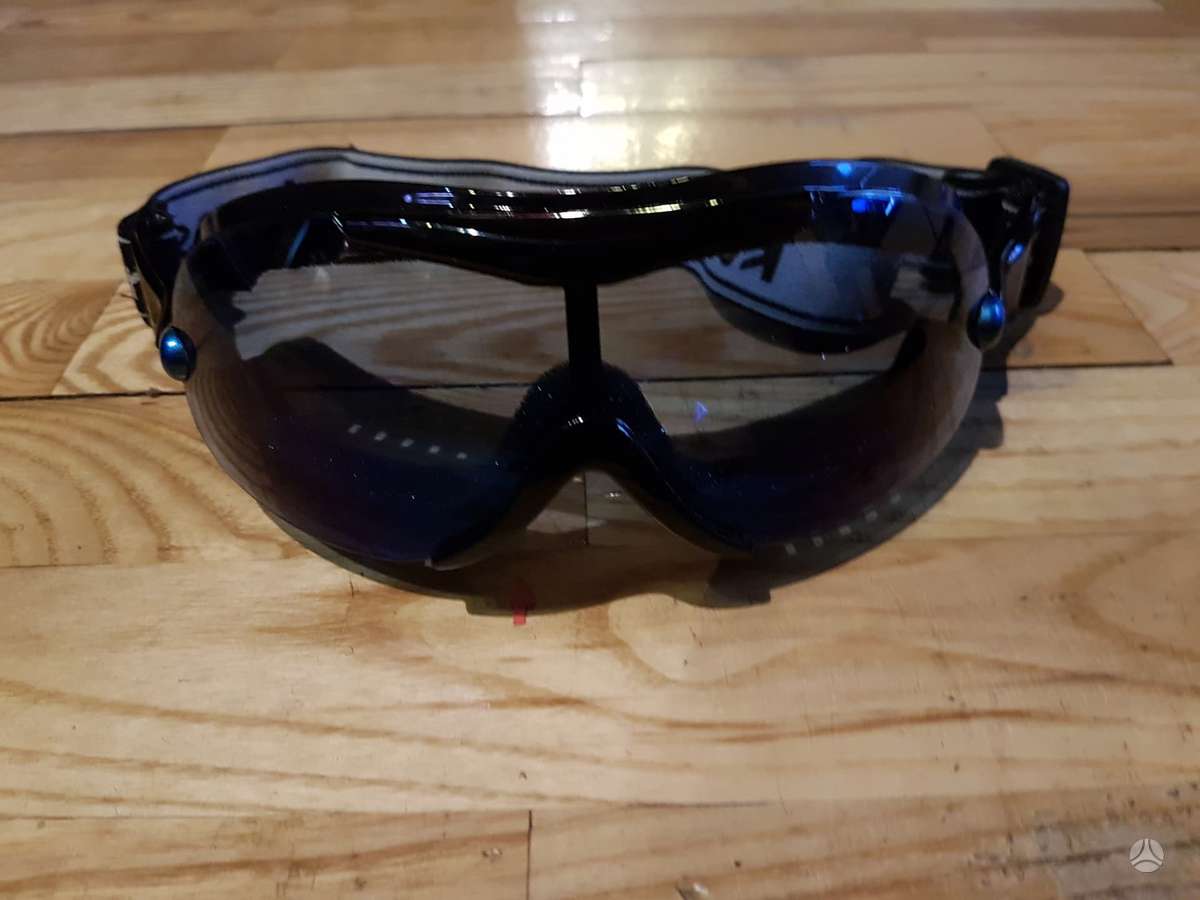 AKINIAI, Eyewear
