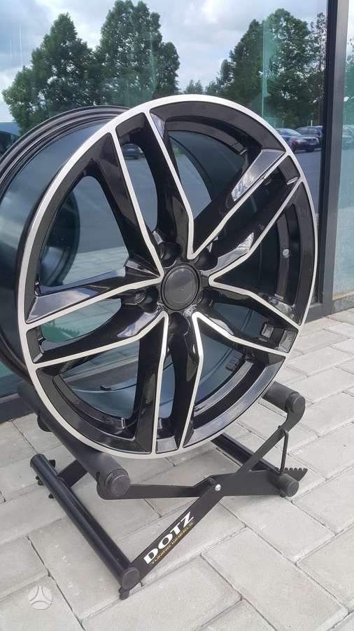 Audi S-Line, lengvojo lydinio, R18