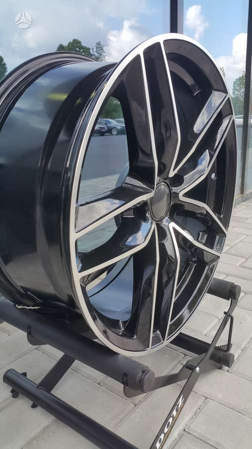 Audi S-Line, lengvojo lydinio, R18