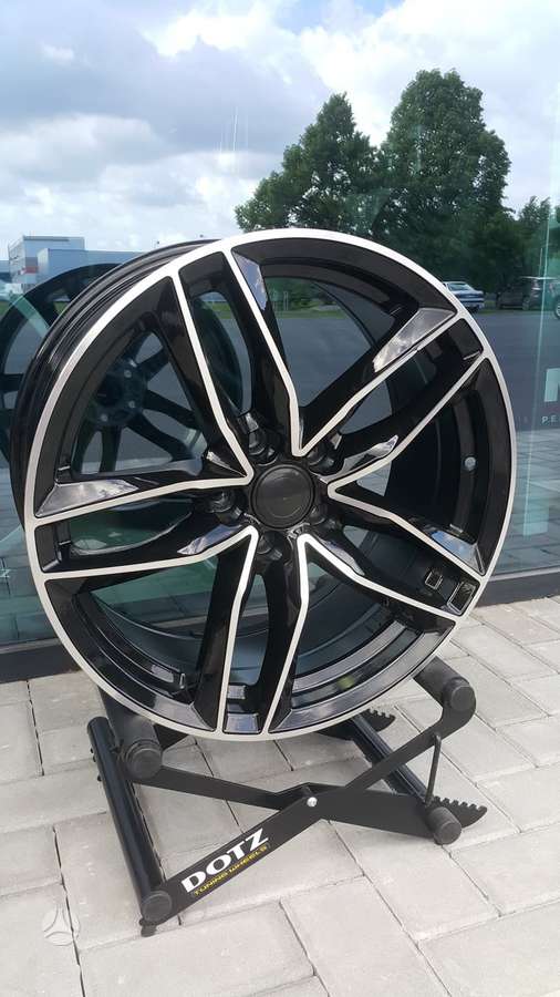 Audi S-Line, lengvojo lydinio, R18
