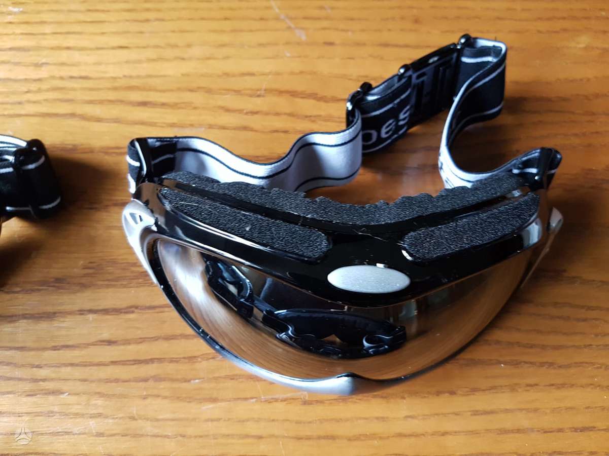 AKINIAI, Akiniai