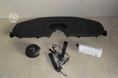 Mini One dashboard, airbags, seat belts