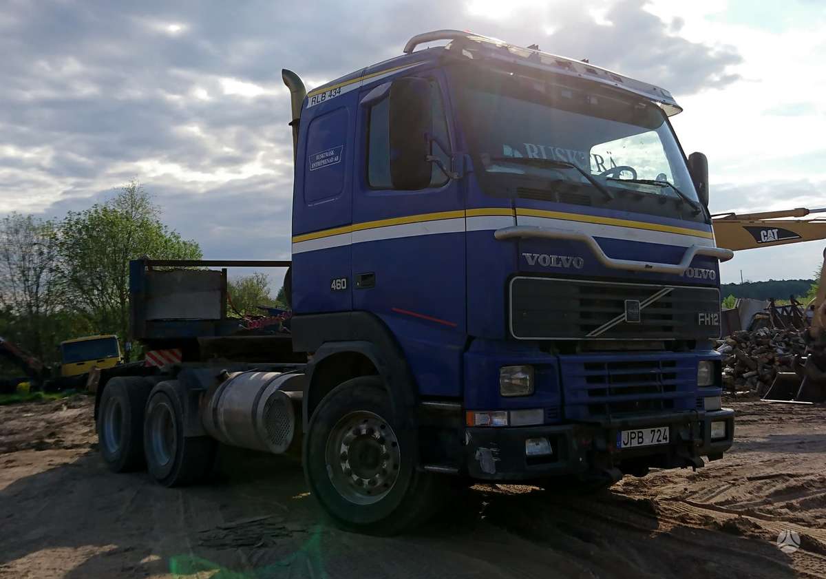 Volvo FH12 6x4, single sleeper