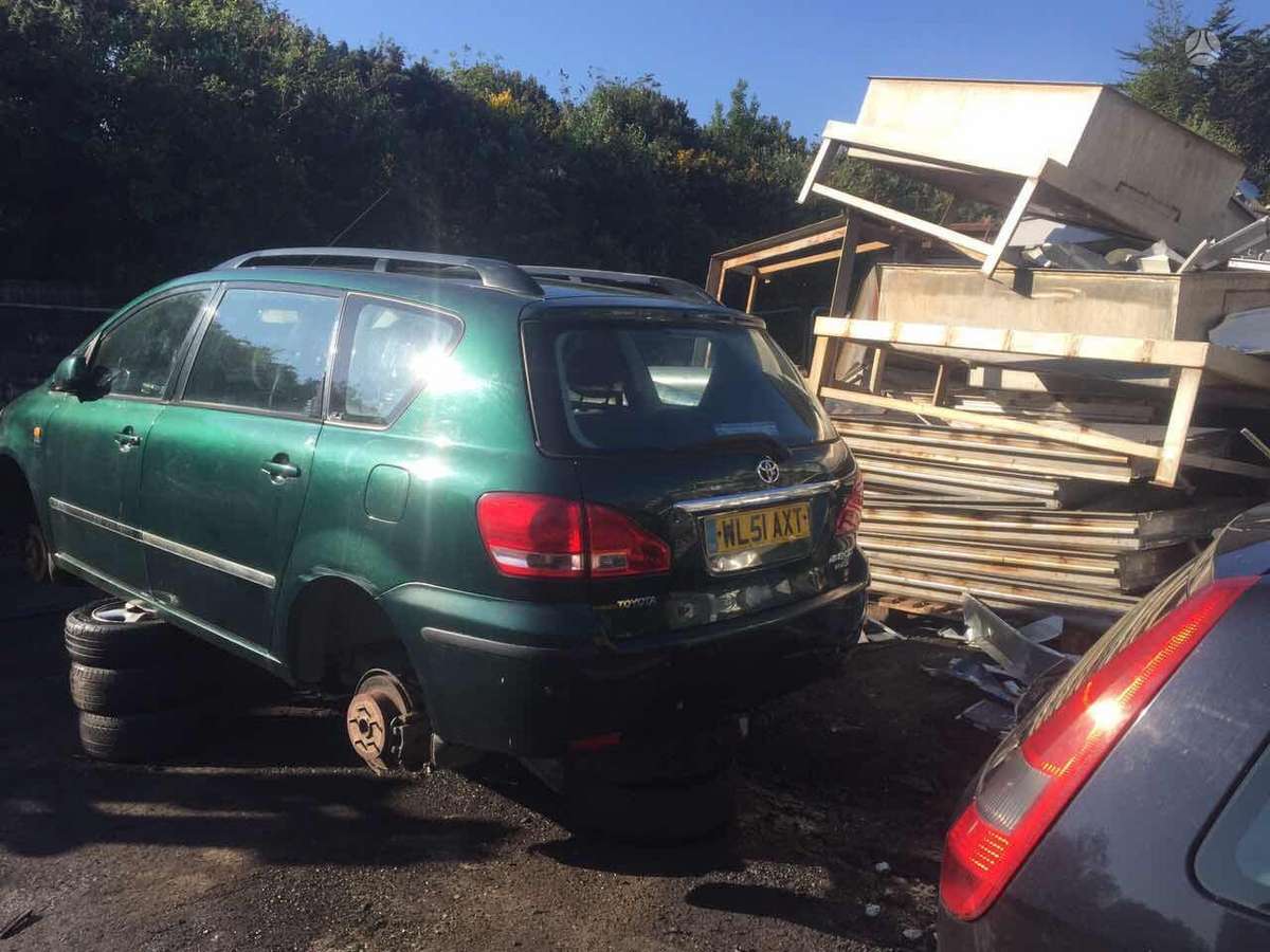Toyota Avensis Verso dalimis