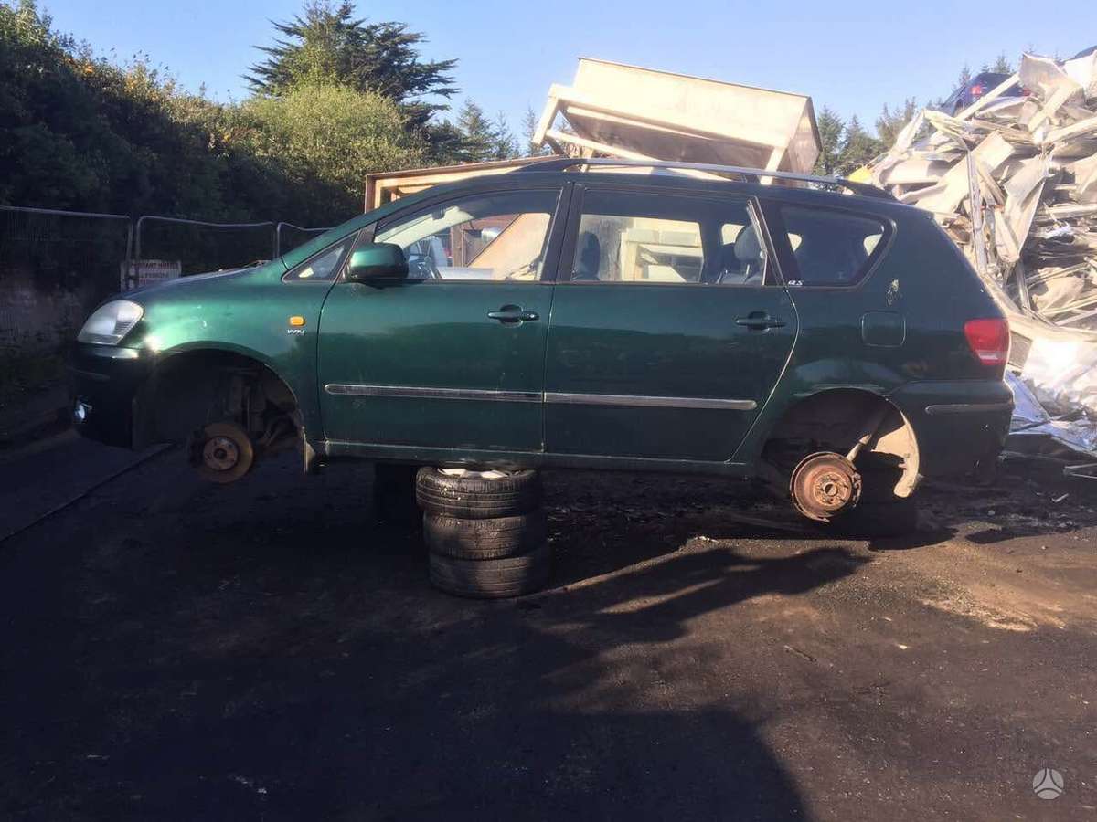 Toyota Avensis Verso dalimis