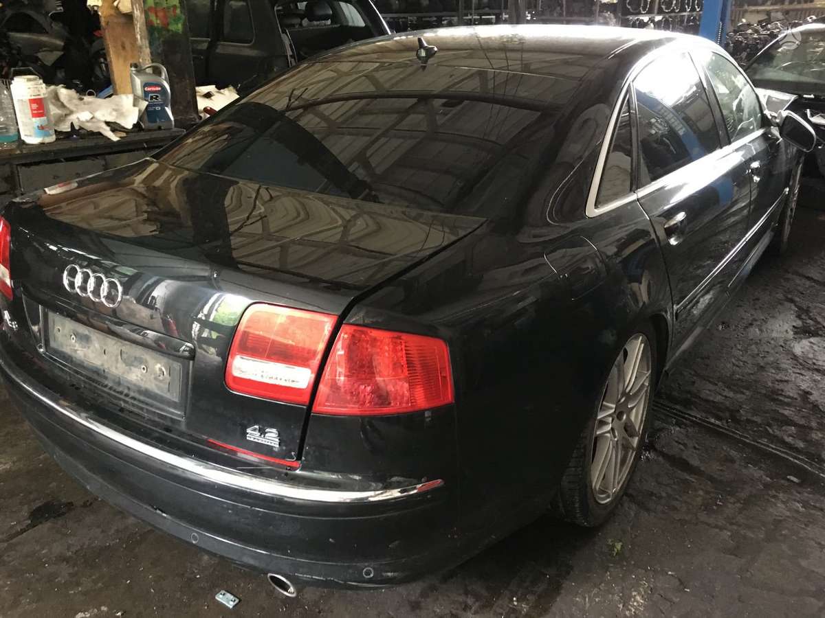 Audi A8 dalimis