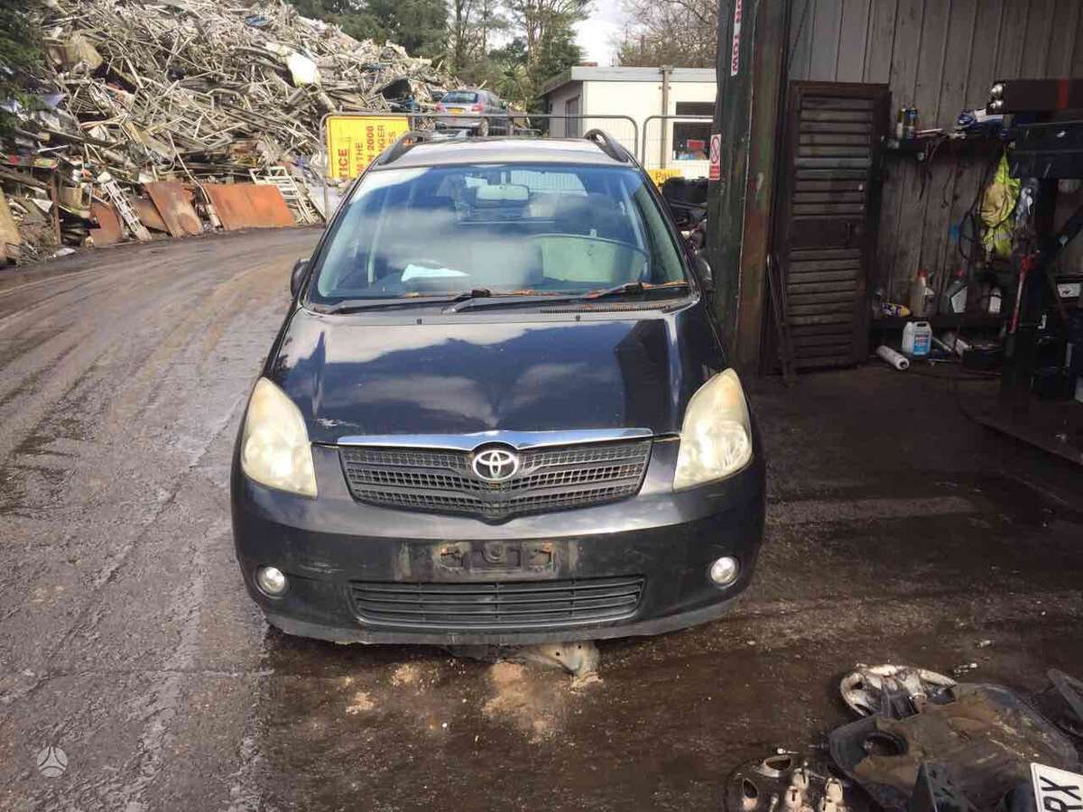 Toyota Corolla Verso dalimis