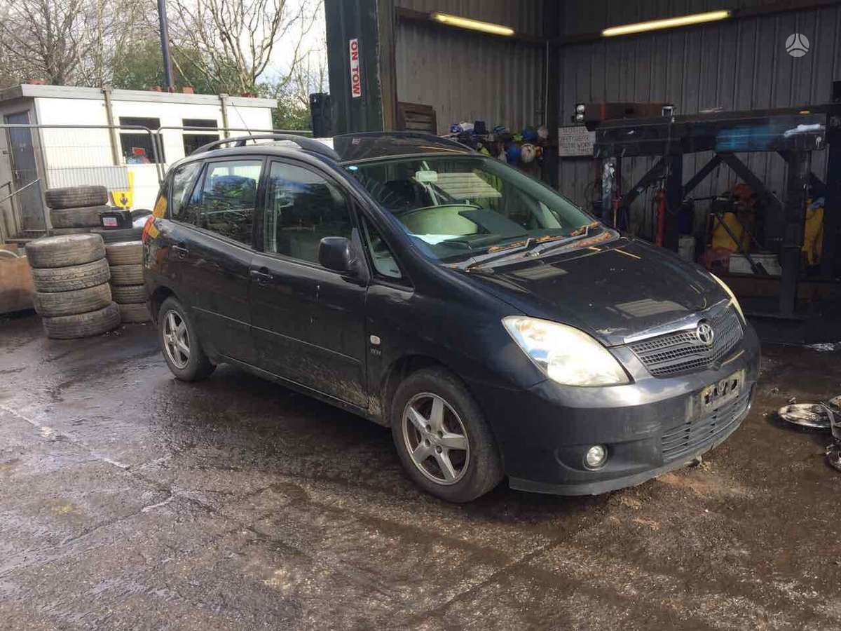 Toyota Corolla Verso dalimis