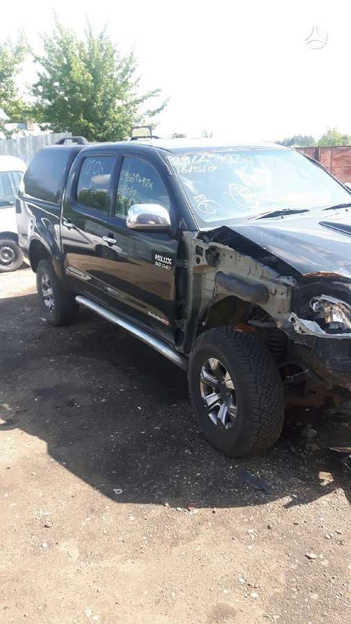 Toyota Hilux по частям