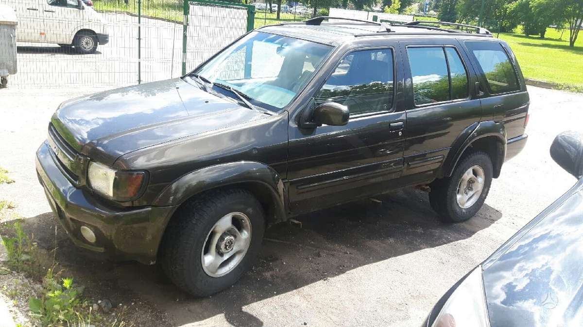 Nissan Pathfinder dalimis