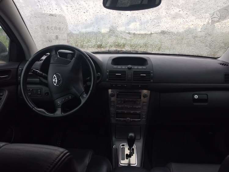 Toyota Avensis dalimis