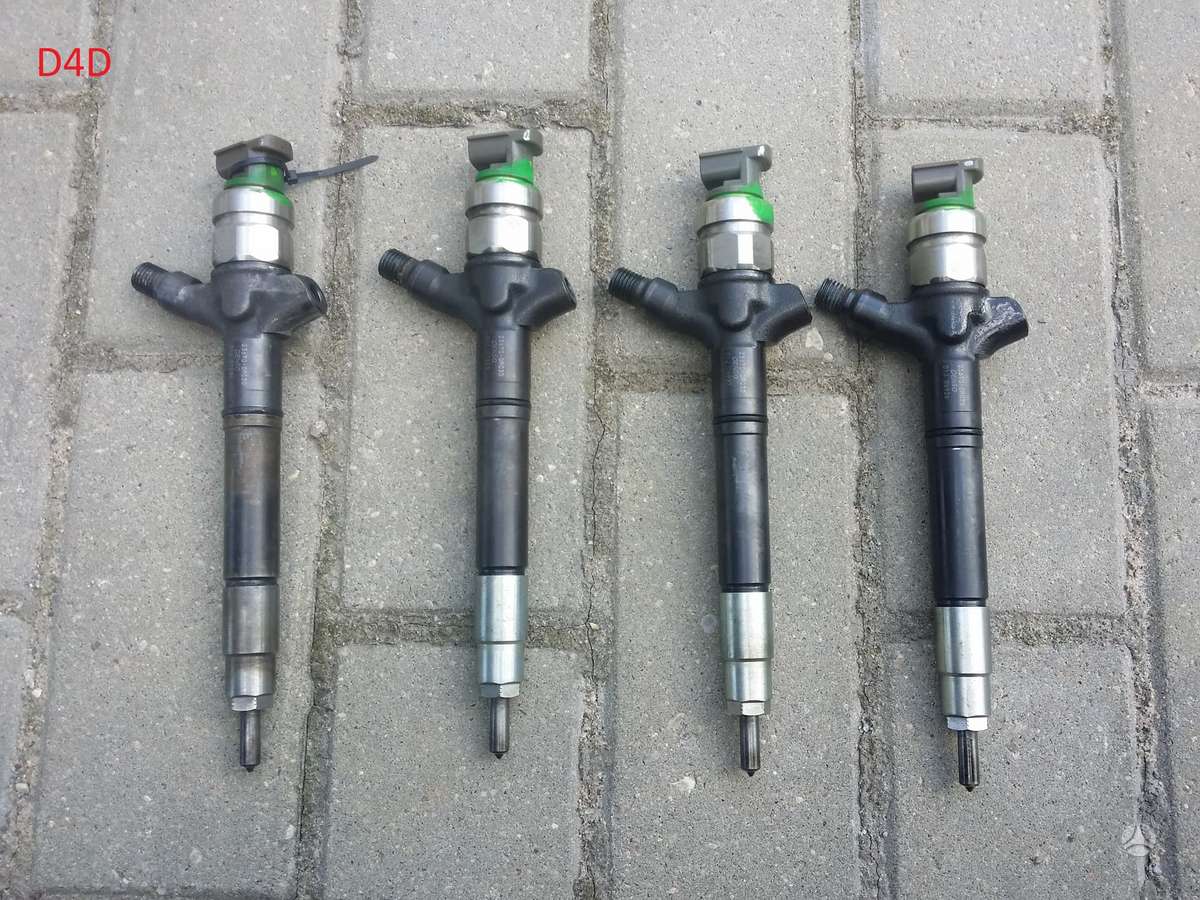 Toyota Corolla Verso variklio detalės