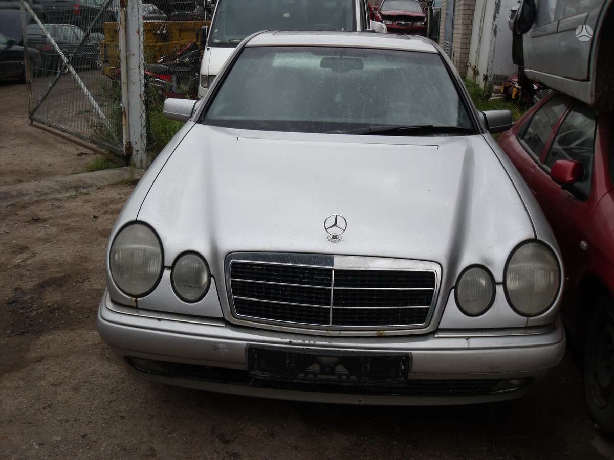 Mercedes-Benz E220 Dalimis