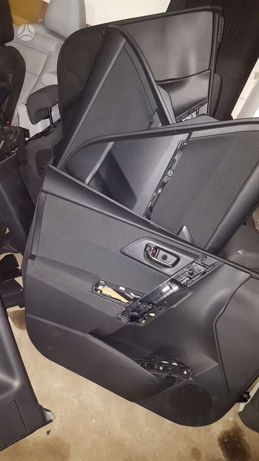 Toyota Auris Yra daugiau detalių