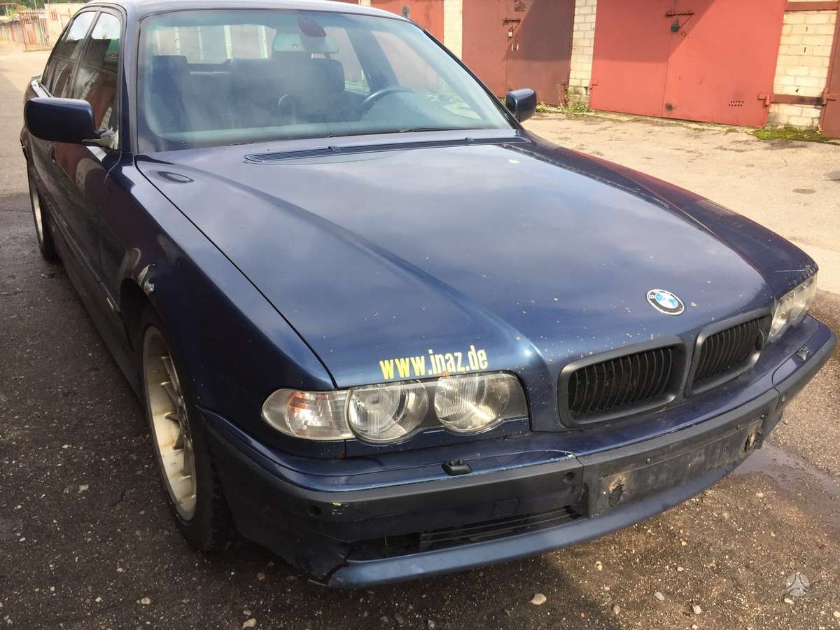 BMW 730 dalimis. 730d dalimis